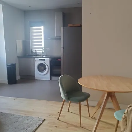 Bright For 4 People In Apartamento Nantes