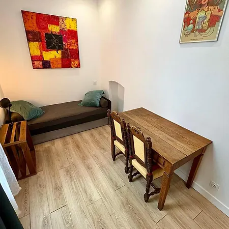 Bright For 4 People In Daire Nantes