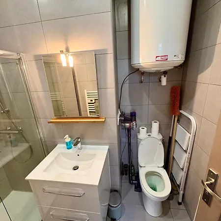 Bright For 4 People In Daire Nantes